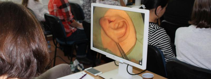 Plastiky boltců? Především z estetických důvodů, říká primář Sychra